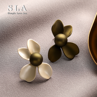 Simple Love Acc私家  法式三叶花朵高级感简约气质银针耳环女