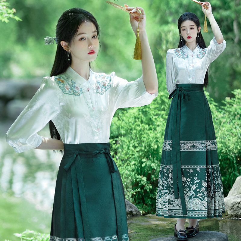 一片式重工织金马面裙套装女2024新中式汉服刺绣盘扣立领中袖