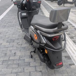 适用雅迪冠能s白鲨90护杠加厚前后保险杠尾架货架防撞蹭改装配件