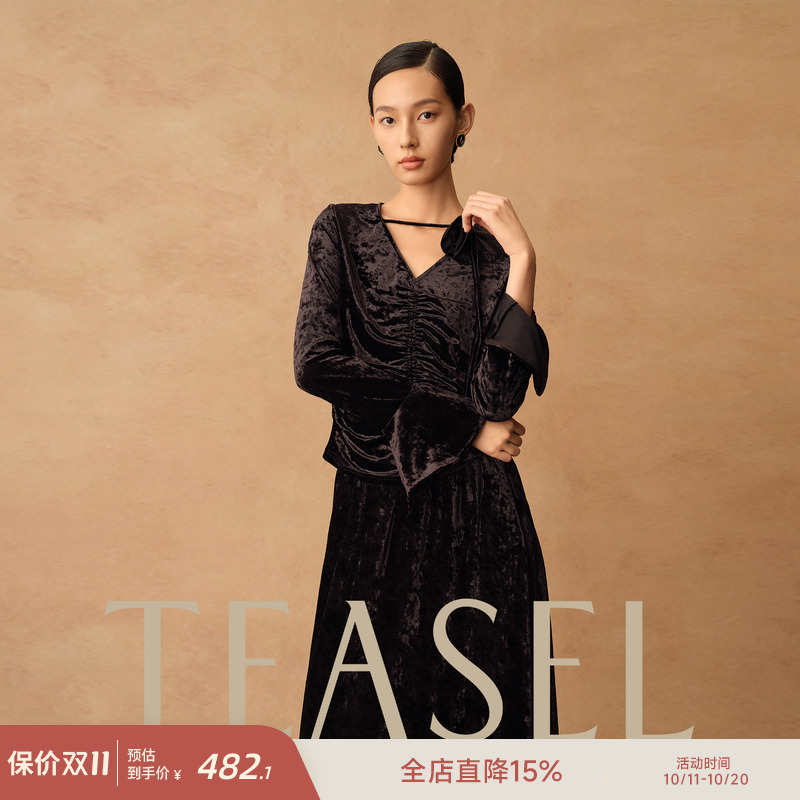 TEASEL「都铎女王」丝绒抽褶收腰V领光泽感修身绑带领花长袖上衣