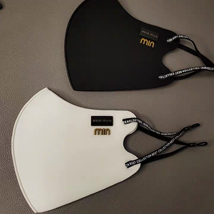 秋冬高颜值立体保暖透气可水洗调节简约时尚 字母黑白色气质口罩
