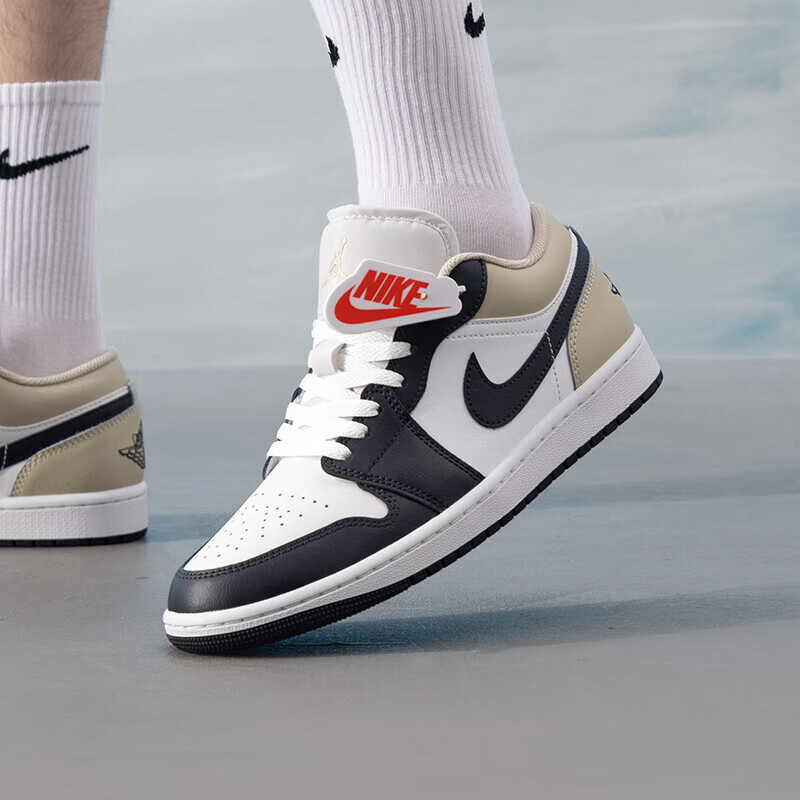 耐克男鞋AIRJORDAN板鞋