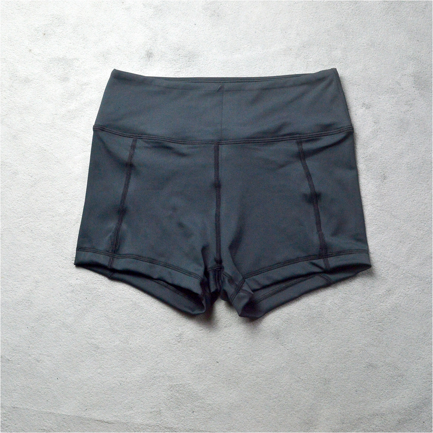 女子运动瑜伽紧身二分短裤夏天薄款显瘦健身普拉提跑步黑色短裤