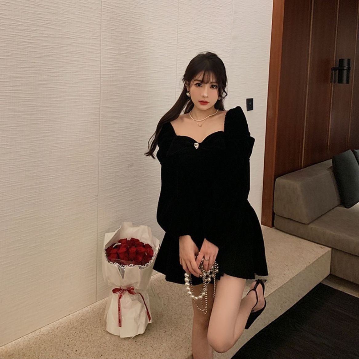 小个子黑色丝绒连衣裙女秋冬季法式感气质名媛年会小礼服短裙