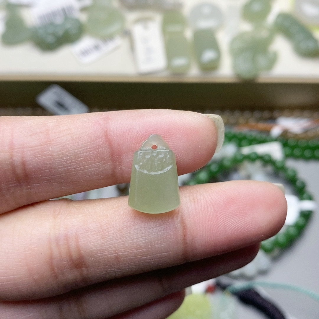 G和田玉无事牌瑕