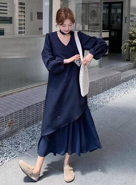 藏青色垂感长袖连衣女长款20裙25秋天新坠款法式V领气质茶b257-58