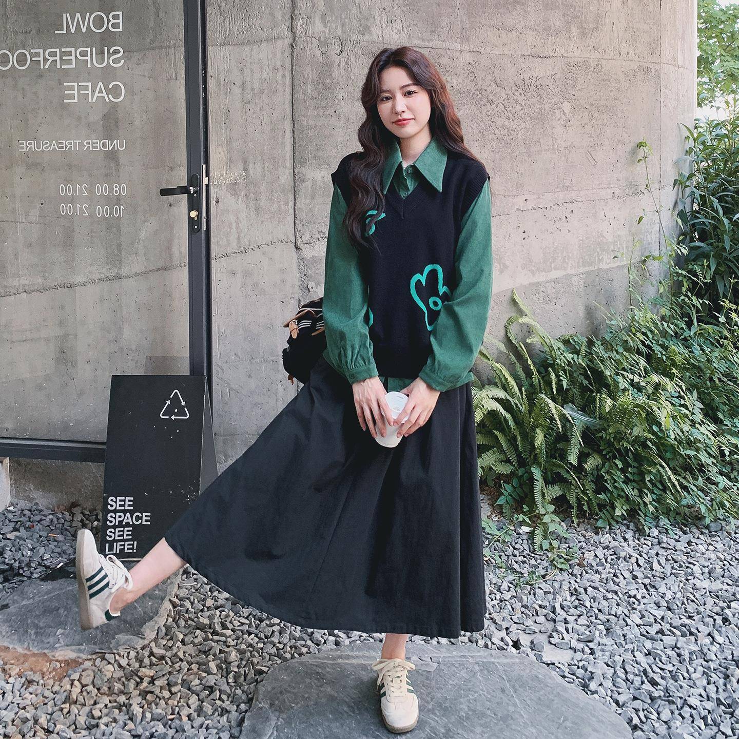 色法式黑松弛感针织C077-293马甲套装裙2裙女205秋新款长袖衬衫半