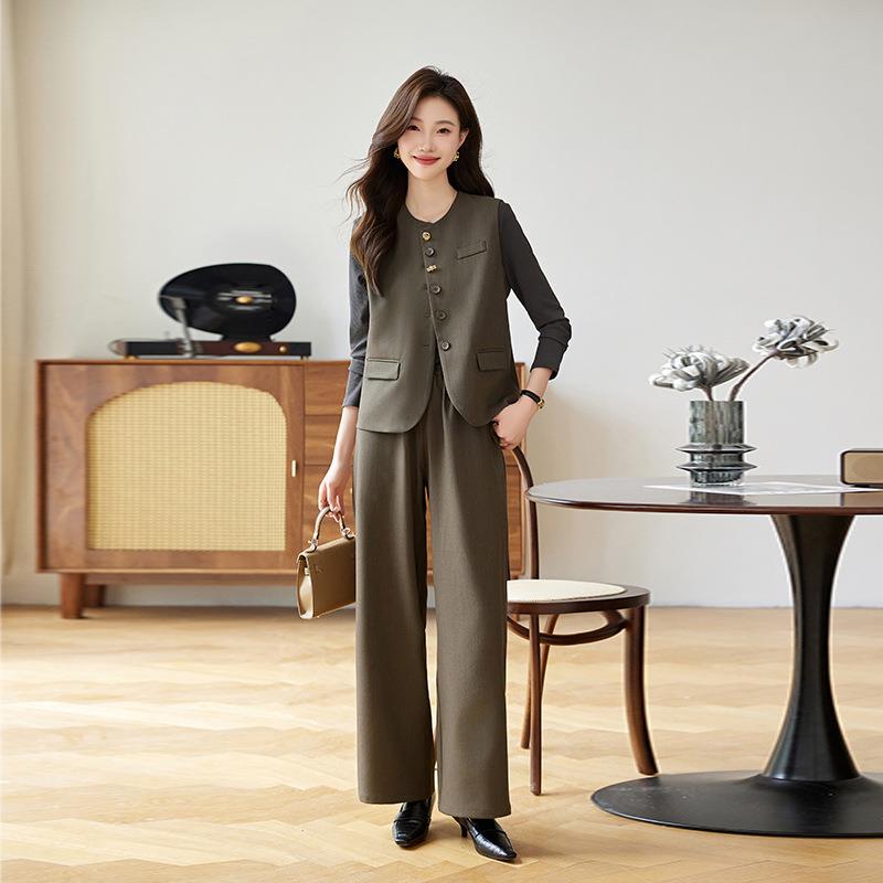 时尚9闲套装秋新休款气质通圆领马HE9845甲+T恤+直筒长裤三件勤套