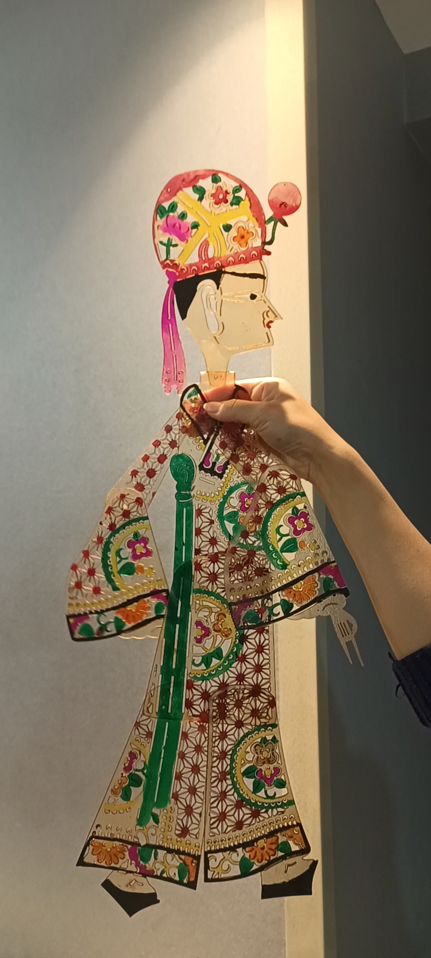 专业表演的厚牛皮皮影戏教学表演六十厘米才子美女