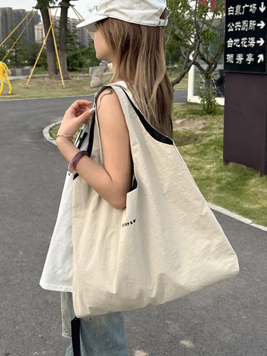 韩版时尚托特包2026新款休闲大容量单肩包复古少女洋气尼龙购物袋