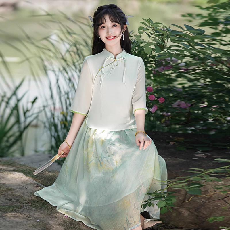 新中式改良女学生年轻款国风刺绣茶服套装
