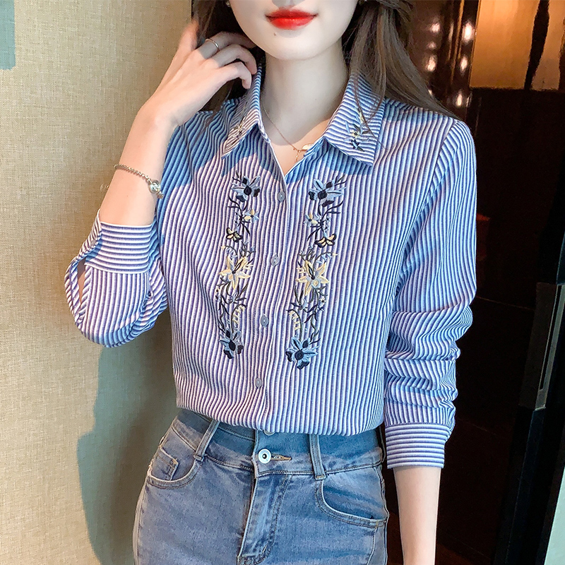 蓝色条纹衬衫女长袖春装2025年新款韩版时尚花朵刺绣上衣女士衬衣