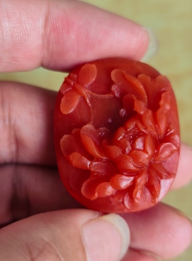 川料南红玛瑙蝶恋花牡丹花吊坠手工雕刻形状饱满圆润柿子红挂件