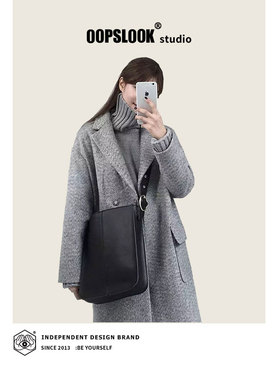 巫鹿可原创简约圆扣大容量宽肩带纯黑2024新款斜挎pu通勤皮包女