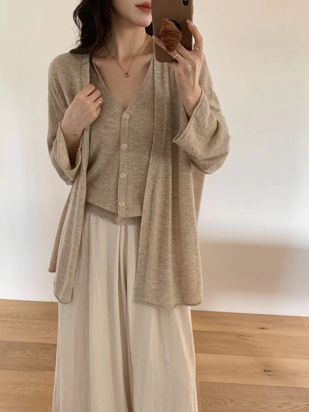 秋冬新款韩版简约休闲v领全羊毛针织吊带开衫两件套女长袖上衣