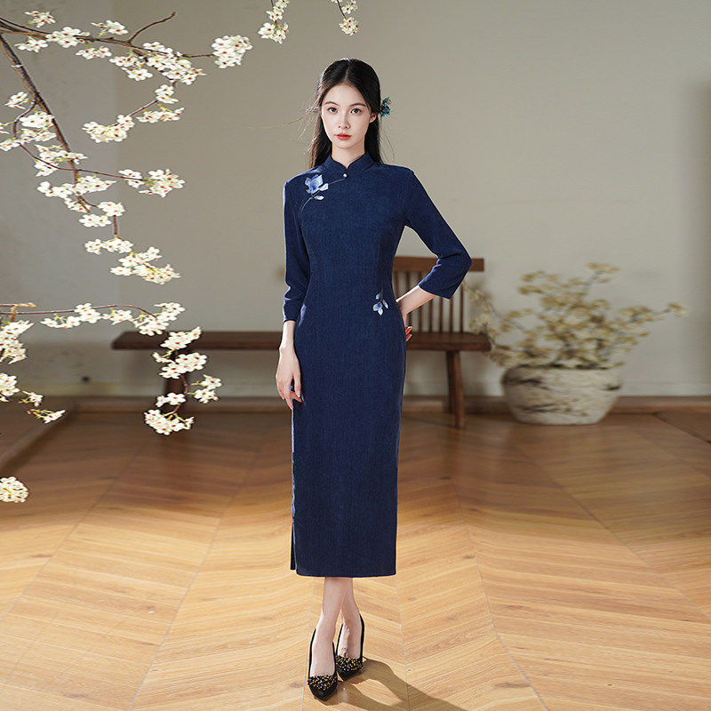 刺绣蓝色新中式长款长袖秋季改良旗袍七分袖2026新款女高级感春秋