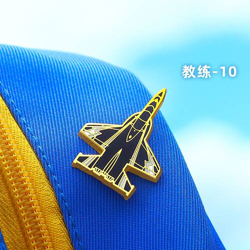 金属航天飞机珐琅胸针徽