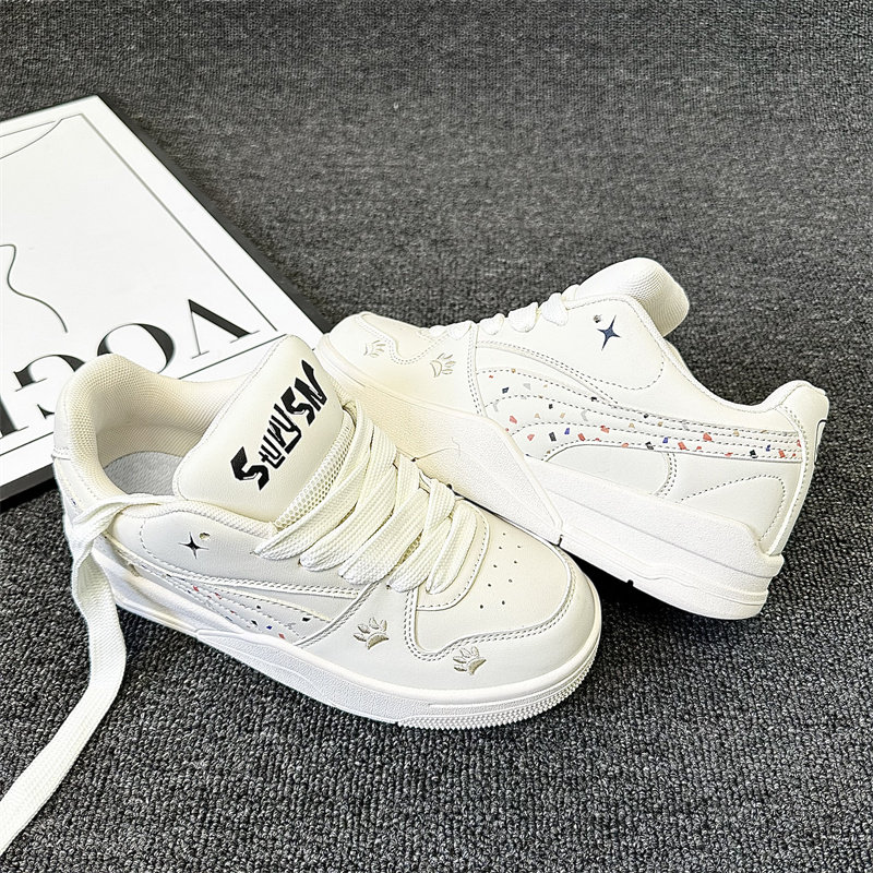 米白色原创小众厚底面包鞋女百搭运动休闲板鞋2025新款学生小白鞋