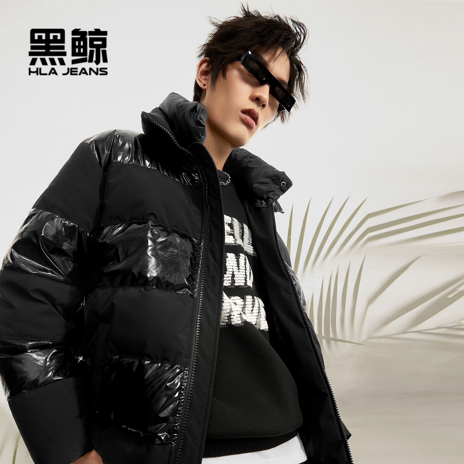 黑鲸黑色亮面拼接立领羽绒服