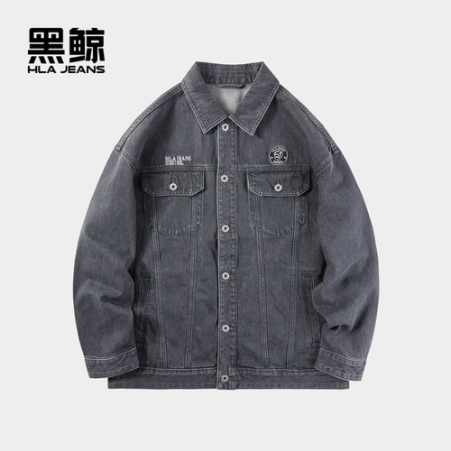 翻领设计 宽松版型 绣花工艺