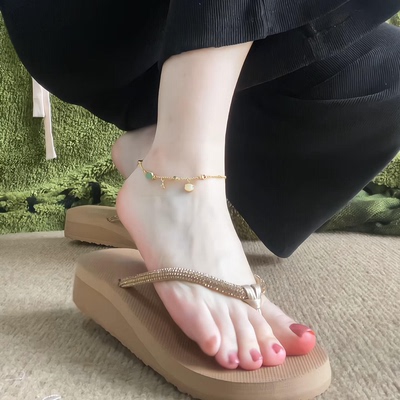 好穿又好搭！镶钻人字拖