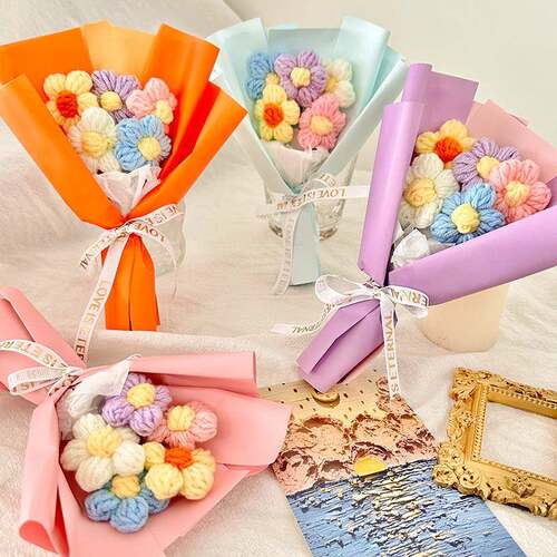 Valentine's Day gift handmade knitted puff small bouquet