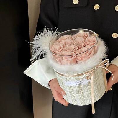 Small fragrant wind ostrich feather hug bucket eternal