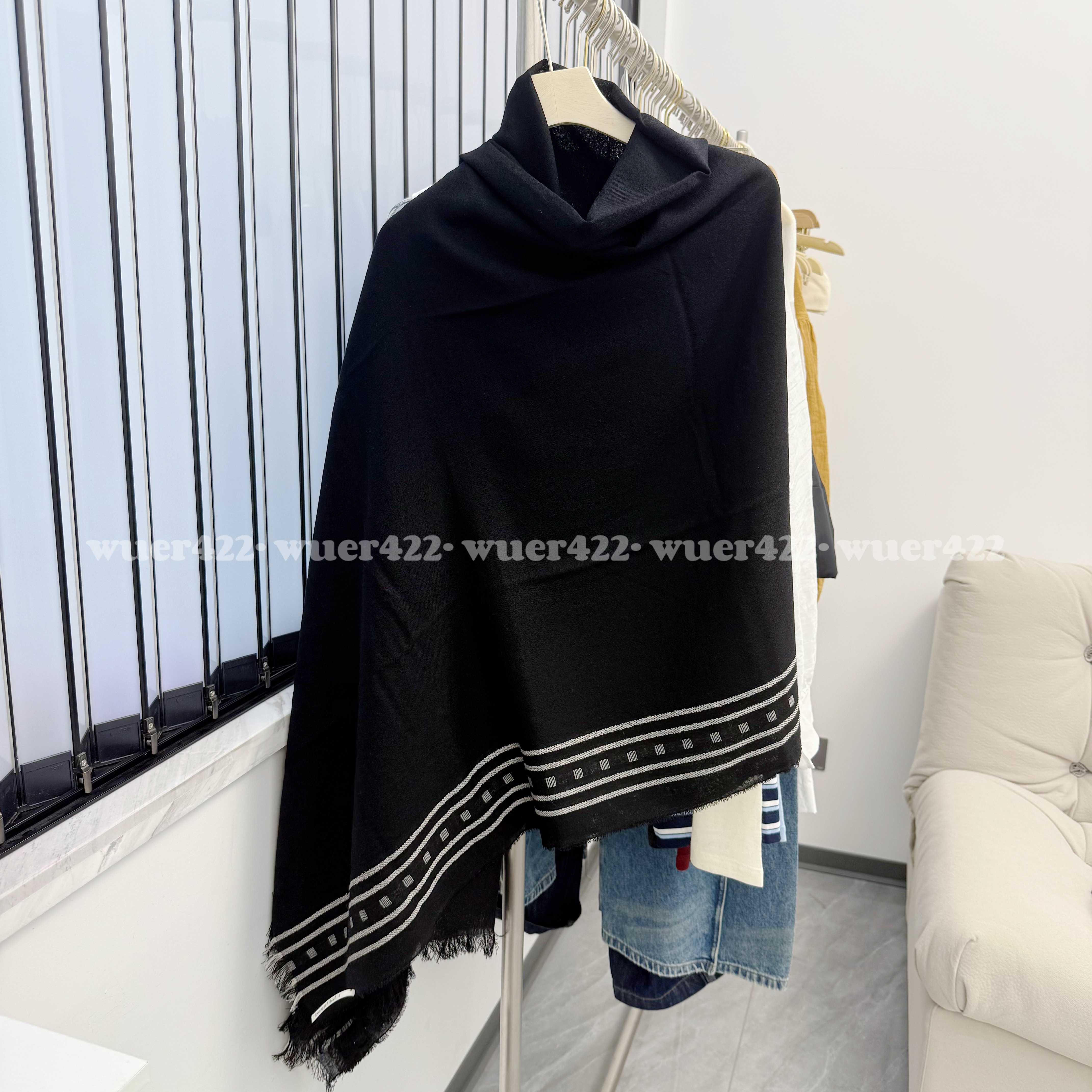 無二｜高支丝光羊毛丝羊绒浮雕感撞色提花围巾流苏边绣花大披肩