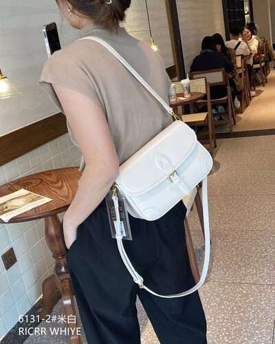 香港正品小众潮牌轻奢女包新款时尚小方包休闲质感单肩斜挎腋下包