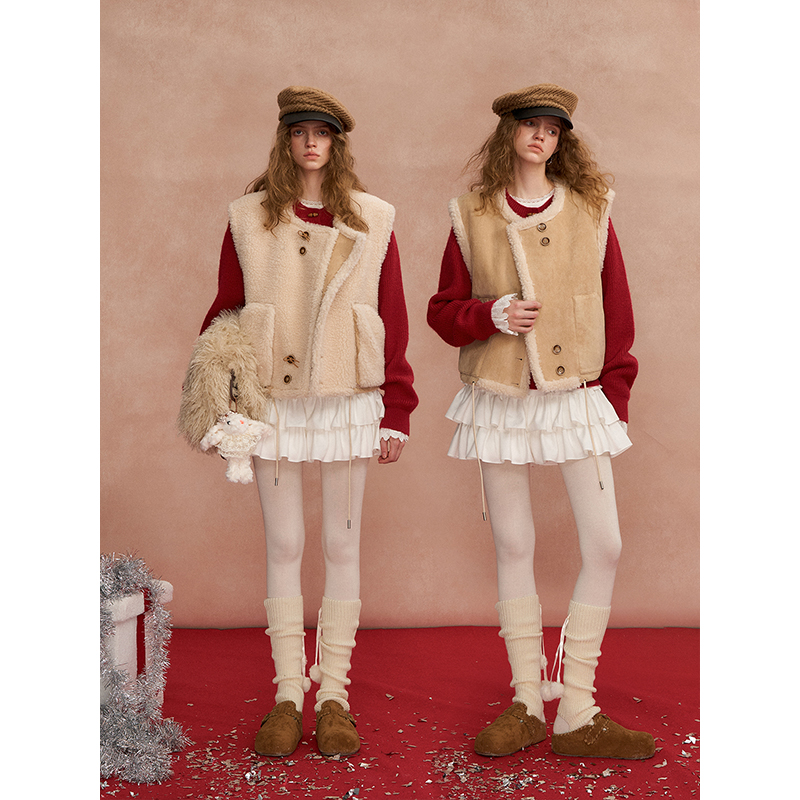 SOMESOWE 系扣羔毛双面穿马甲