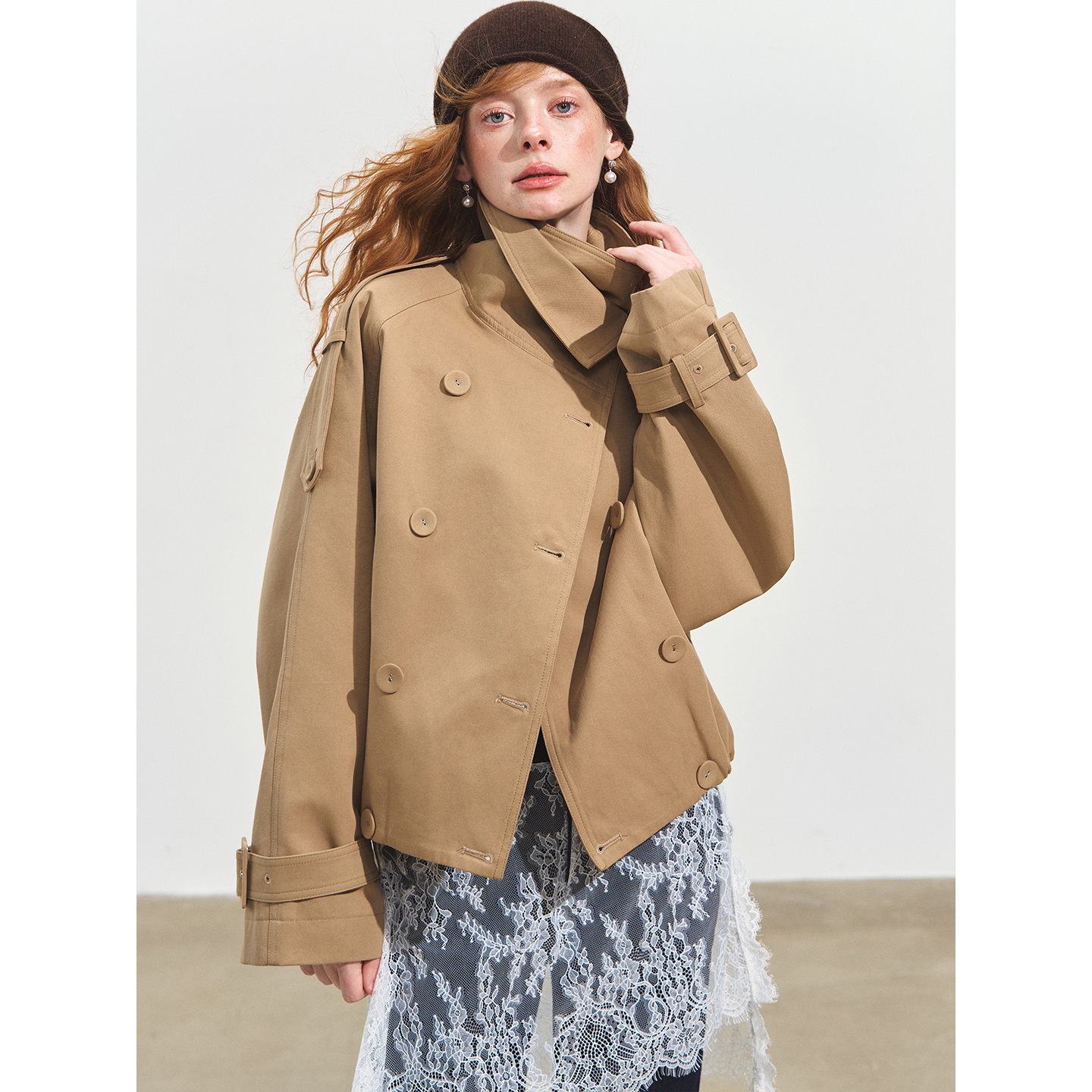 SOMESOWE 斜立领双排扣短款风衣