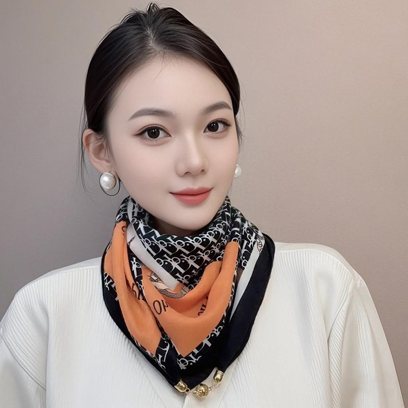 新款高级感网红爆款小方巾丝巾气质春秋时尚百搭女夏季薄保暖围巾