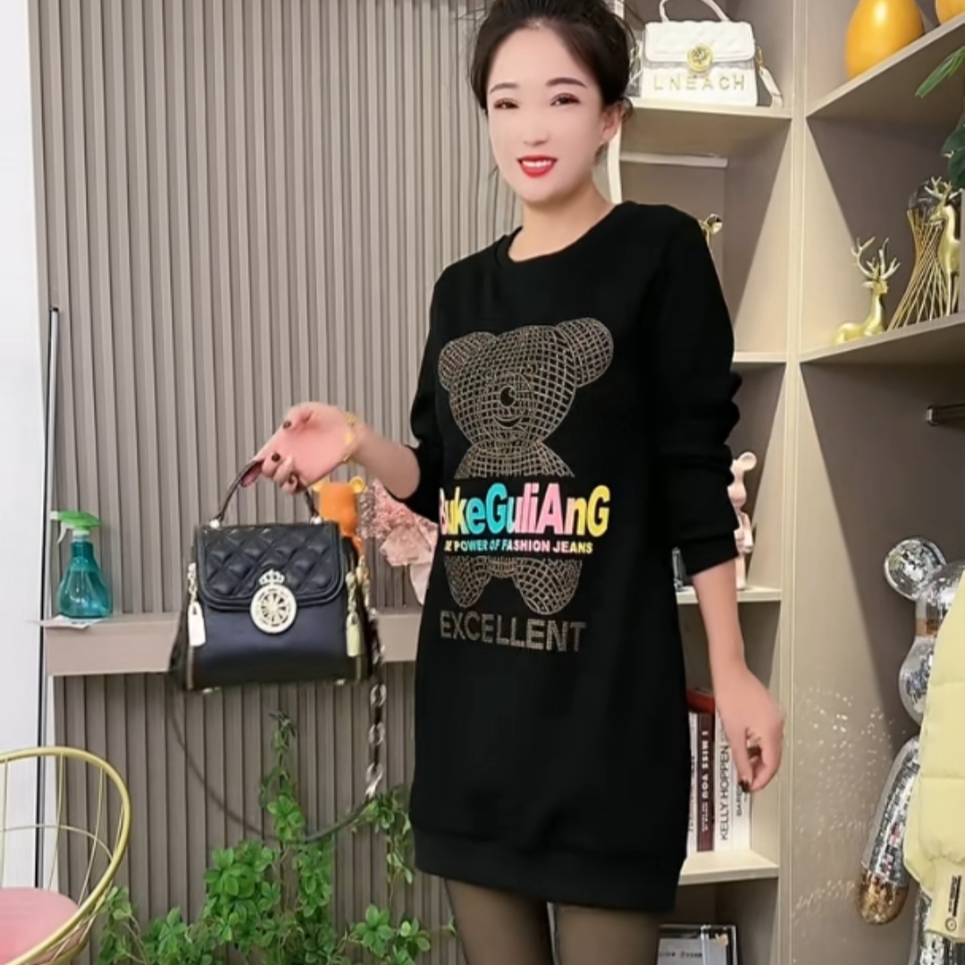 秋冬新款休闲风时尚气质淑女风中长款显瘦黑色圆领小熊加绒卫衣女