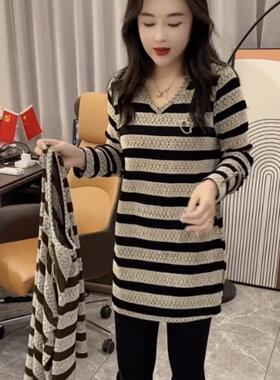2024秋冬新款休闲风复古条纹遮肉显瘦宽松V领长袖中长款T恤雪尼尔