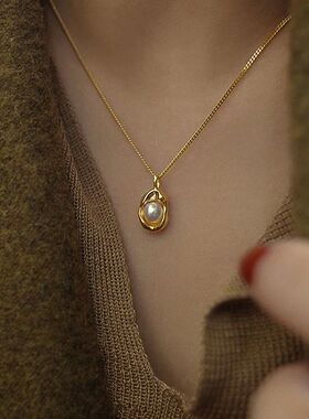Fashion Inlaid Pearls Pendant Necklace for Women Luxury Desi