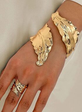 Vintage Pleated Leaf Bracelet Spiral Opening Ring Set for Wo
