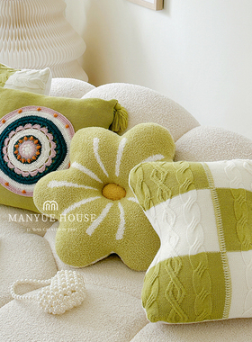 蔓越家 可爱毛绒六瓣花抱枕含芯浅绿色系拼接靠枕轻奢样板间靠垫