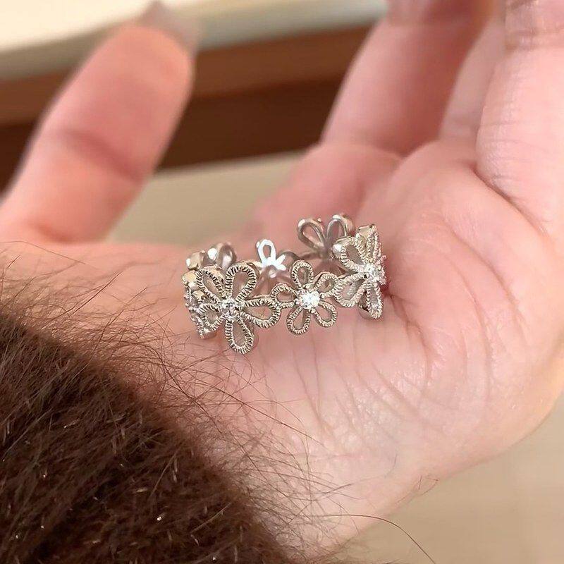 《蕾丝花环》甜美银色蕾丝花瓣镂空花朵镶钻戒指女小众轻奢指环女