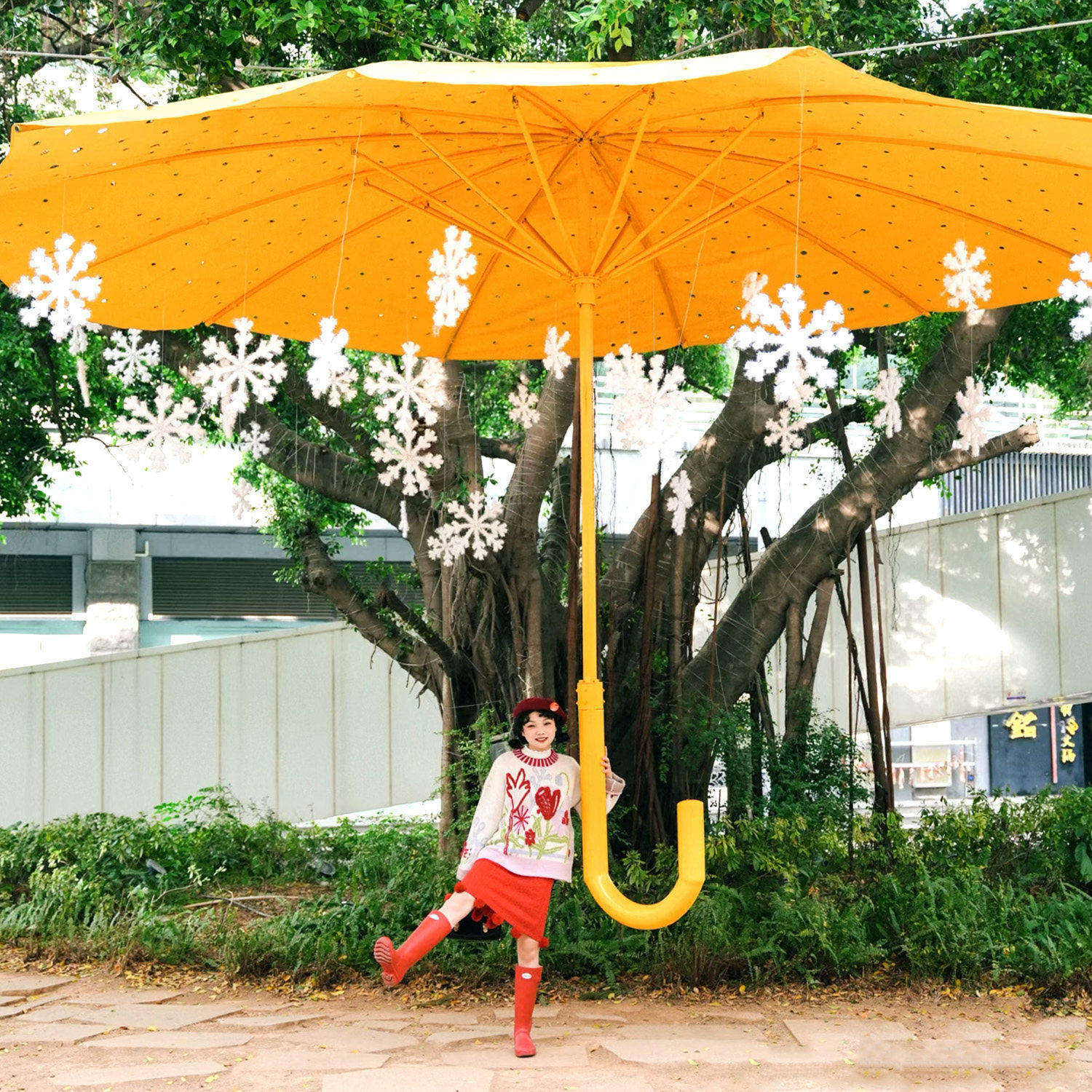 网红巨型雨伞秋千美陈装置户外公园景区民宿场景布置拍照打卡道具