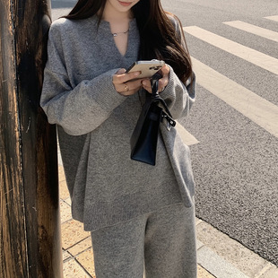 “懒人乘机套装” 绵羊毛V领口袋毛衣+宽松毛织长裤休闲高级感女