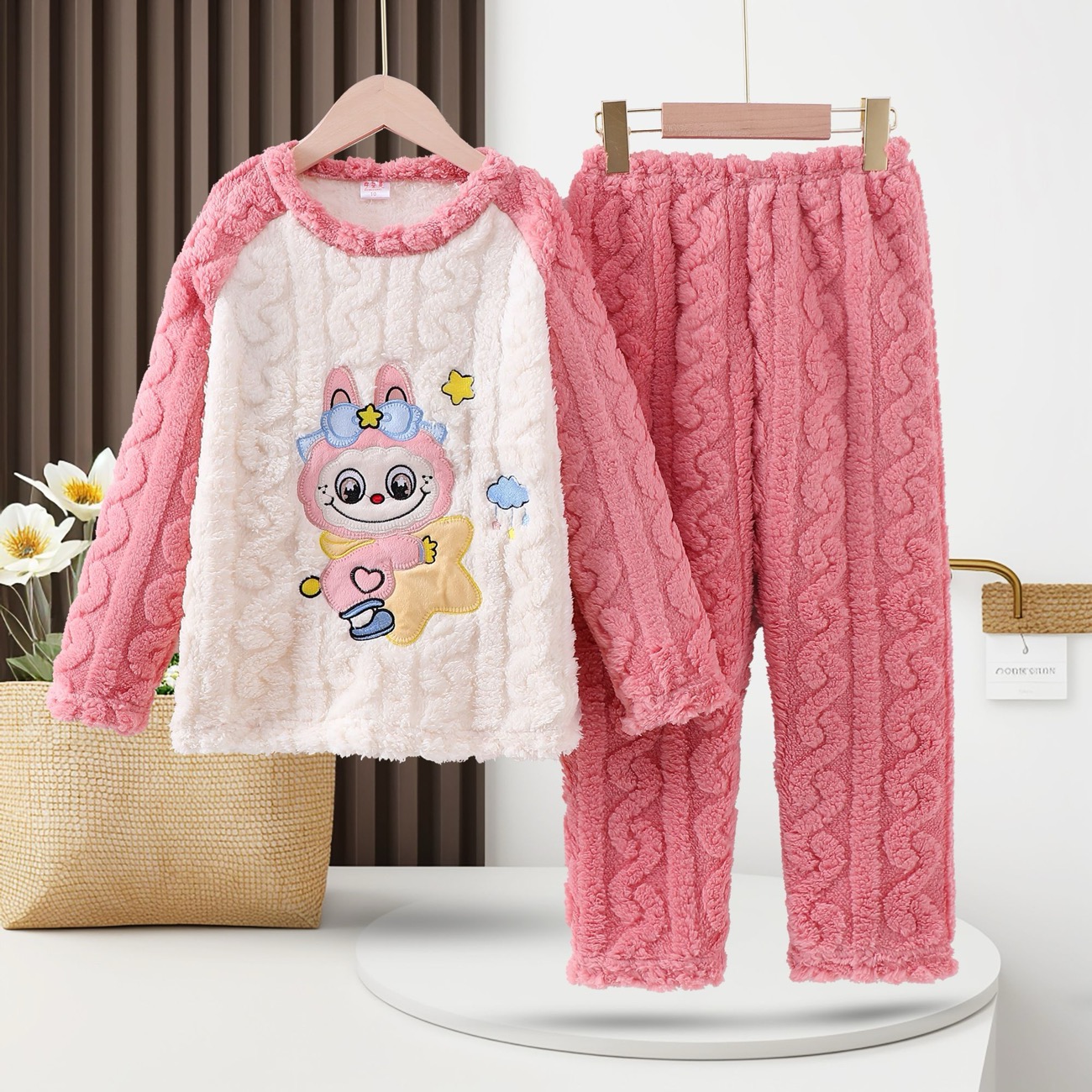 女童睡衣冬季新款珊瑚绒加厚中大童女孩法兰绒卡通家居服保暖套装
