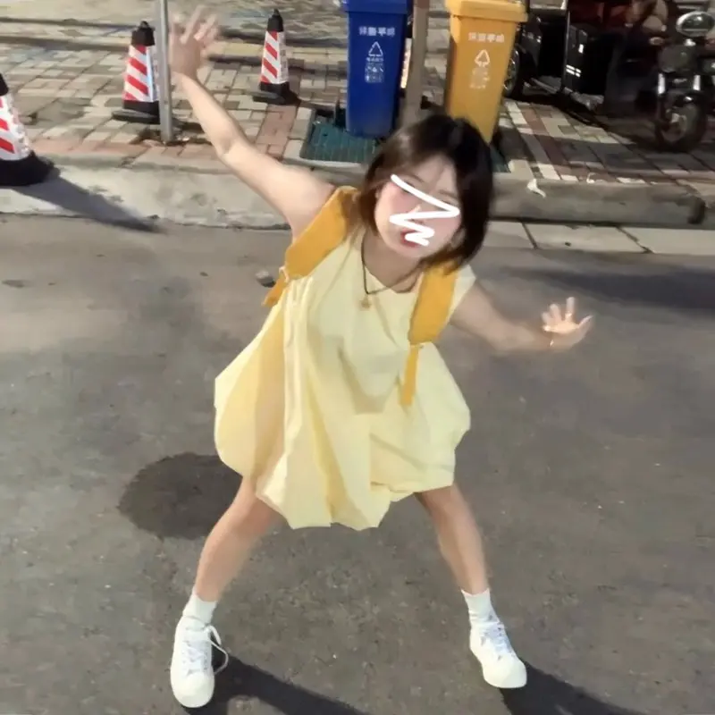 奶黄色无袖背心花苞连衣裙女夏季新款小个子甜美度假风蓬蓬短裙子