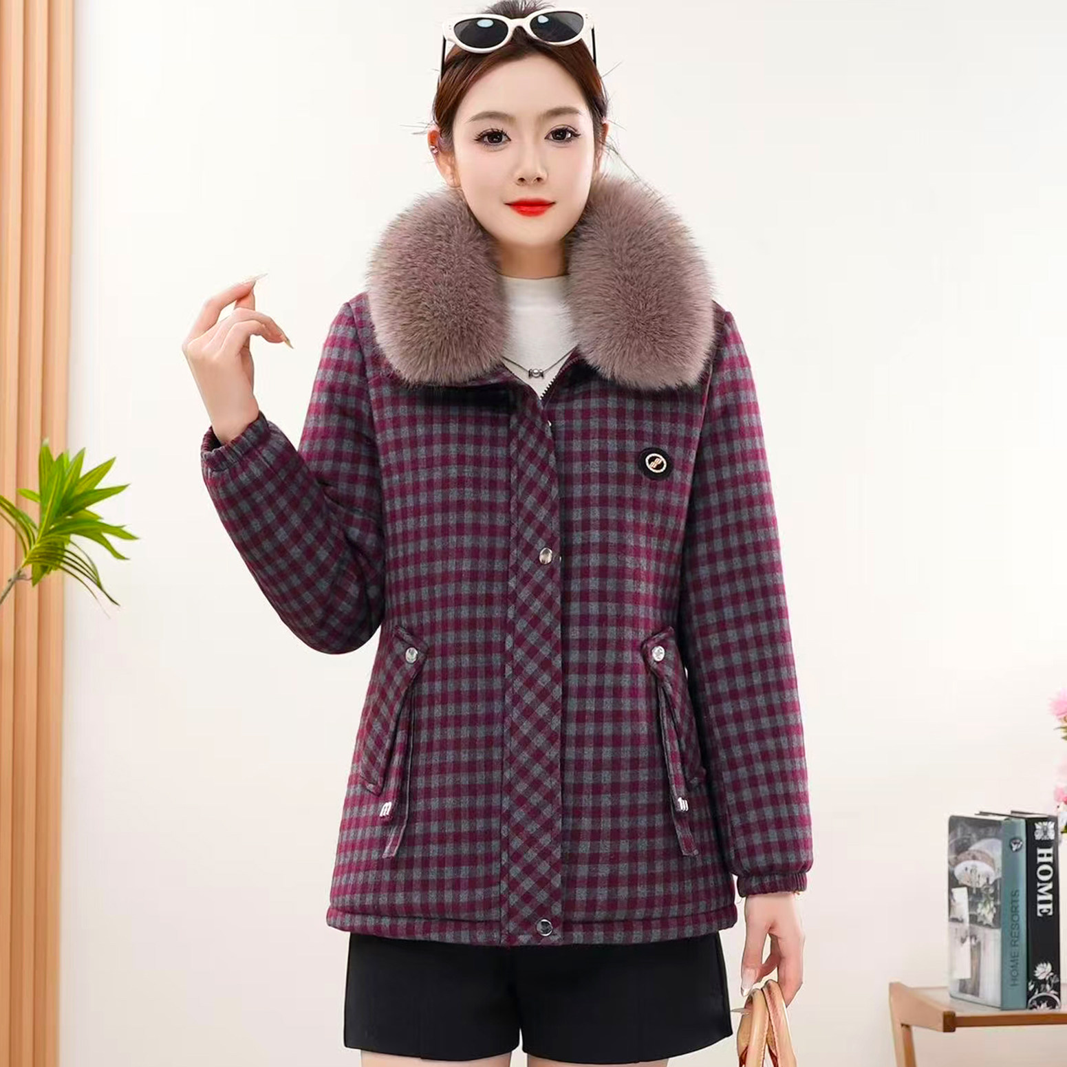 2025中年妈妈新款毛领短外套中老年人女装冬天加绒时尚保暖短上衣