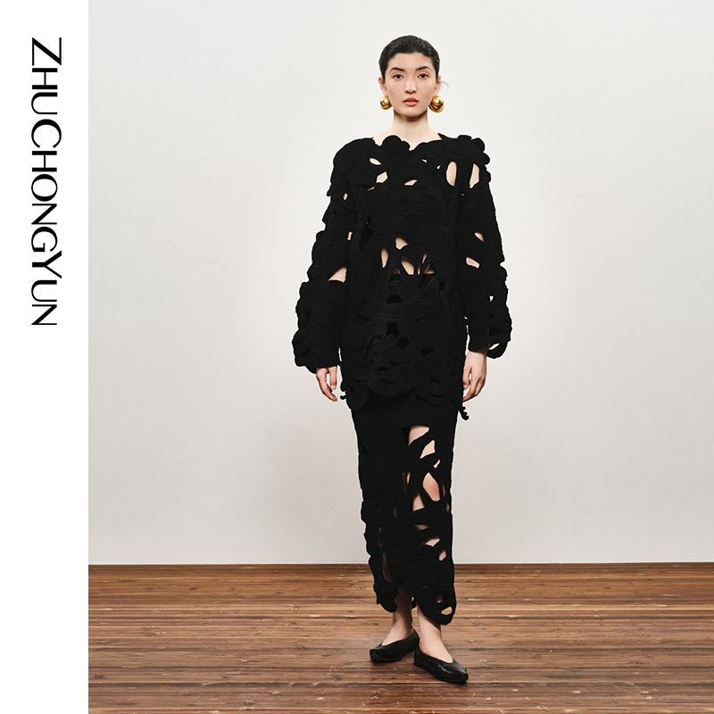 ZHUCHONGYUN冬季镂空拼接黑色花稿羊毛针织中长款直筒半裙