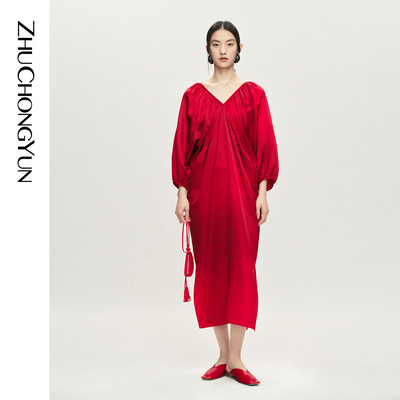 【梦影巡游】ZHUCHONGYUN2026夏新款红色缎面V领七分袖长裙