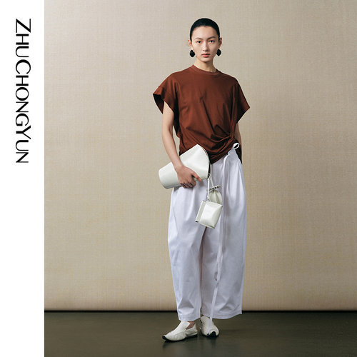 腰部收褶设计，丰富视觉，收腰显瘦