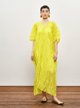 ZHUCHONGYUN秋季黄色时尚光泽褶皱肌理宽松落肩廓形连衣裙