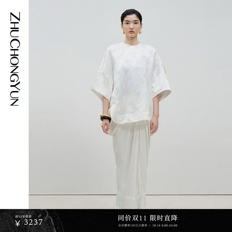ZHUCHONGYUN夏新品白色原创花稿光泽感斜襟上衣