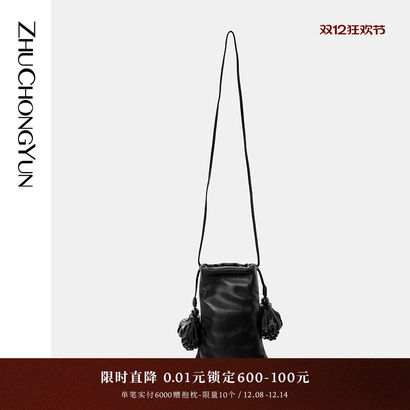 锦囊包型，结合羊皮，手感柔软舒适