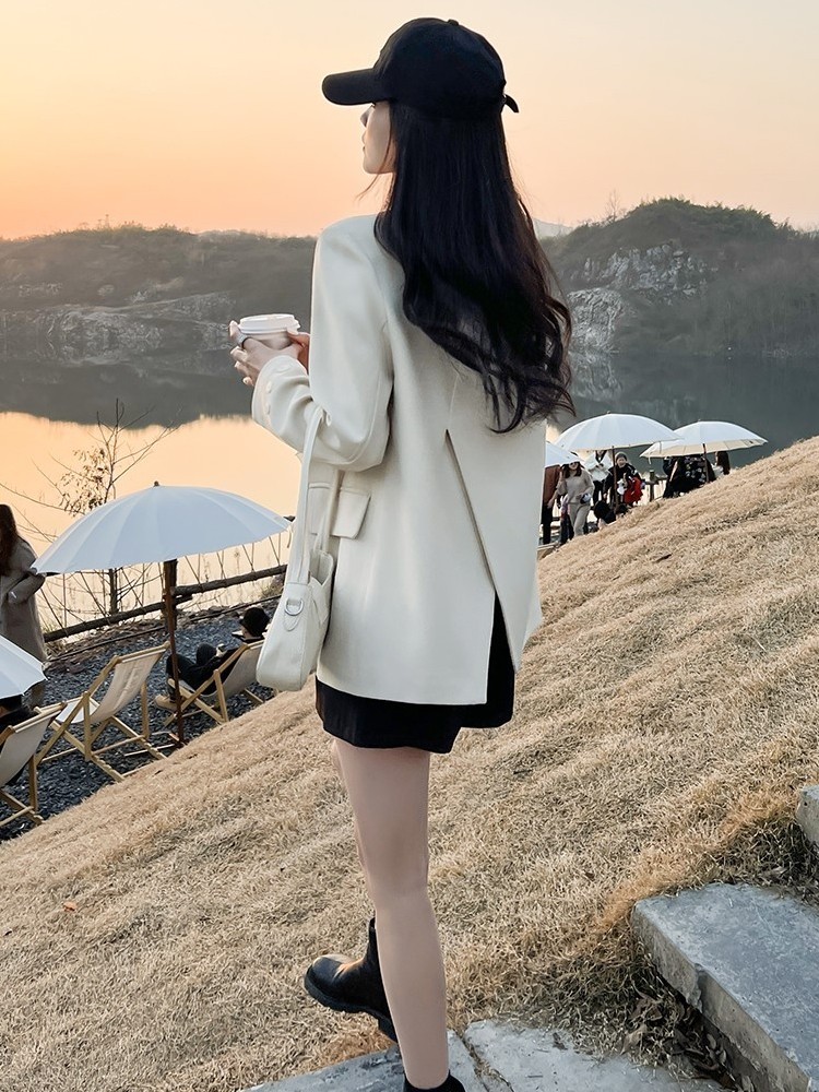 여성을위한 흰색 정장 재킷 2023 봄 가을 새로운 스타일의 기질이있는 작은 하이 엔드 캐주얼 루즈 슈트 탑